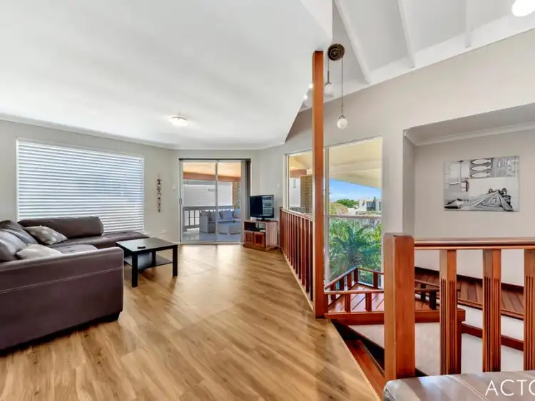 Seventh view of Homely house listing, 4 Ozone Court, Halls Head WA 6210