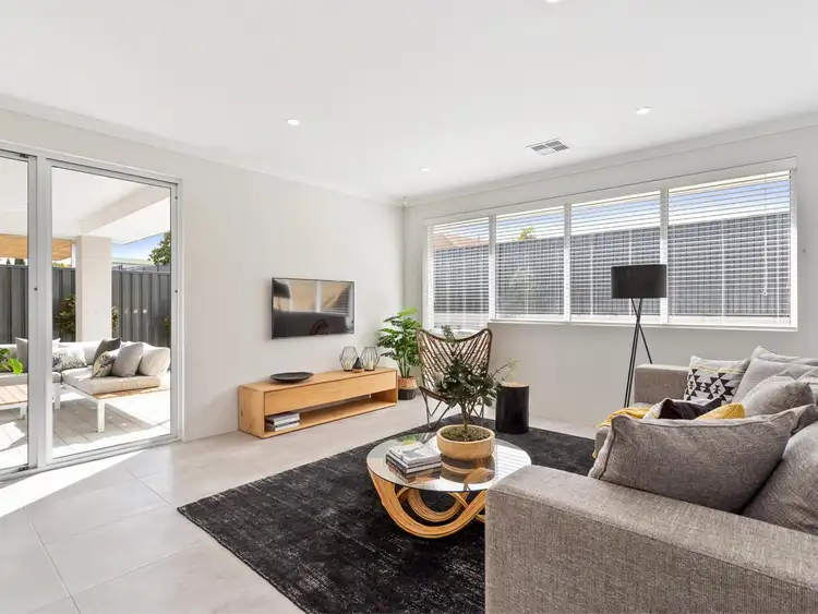 Sixth view of Homely house listing, 2 Sugargum Rise, Kiara WA 6054