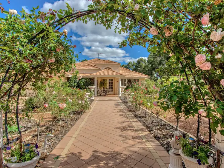 6 Rhodes Place, Jarrahdale WA 6124