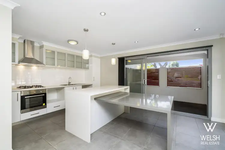 1/10 Pearl Road, Cloverdale WA 6105