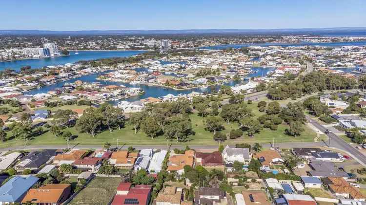 20 Dalrymple Terrace, Halls Head WA 6210