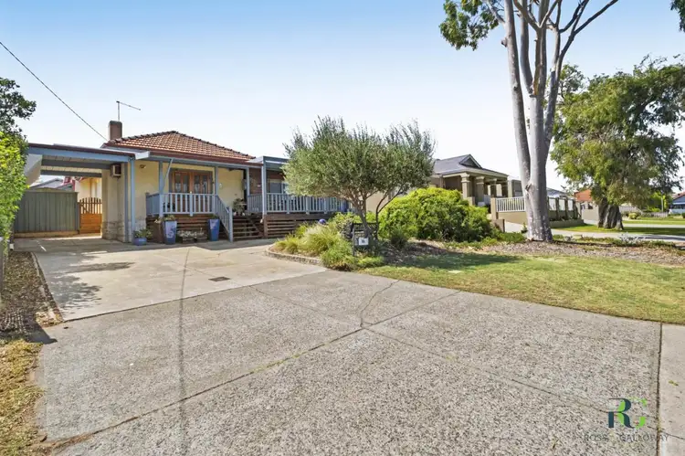 16 Halse Crescent, Melville WA 6156