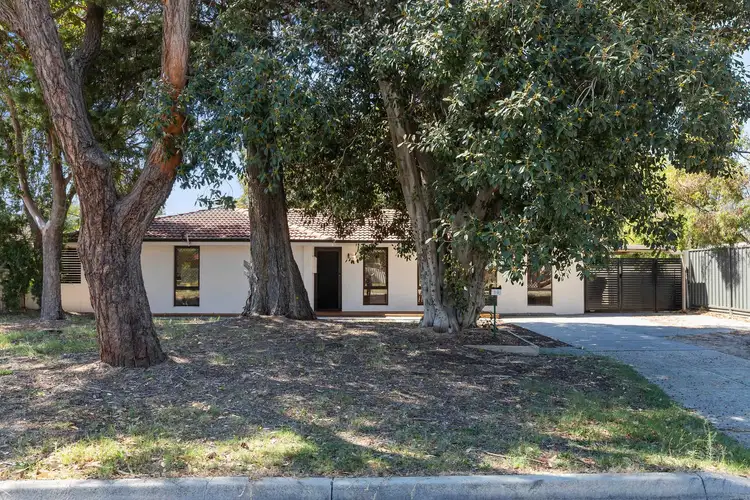 16 James St, Gosnells WA 6110