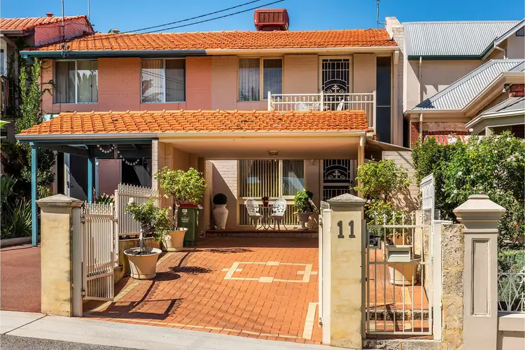 11 Knutsford Street, Fremantle WA 6160