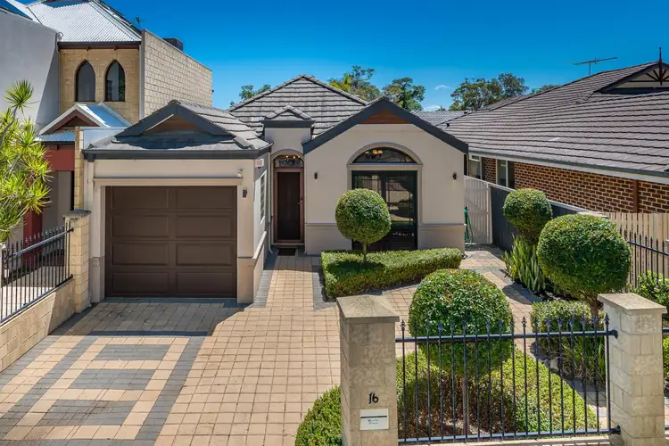 16 Waterview Drive, Woodvale WA 6026
