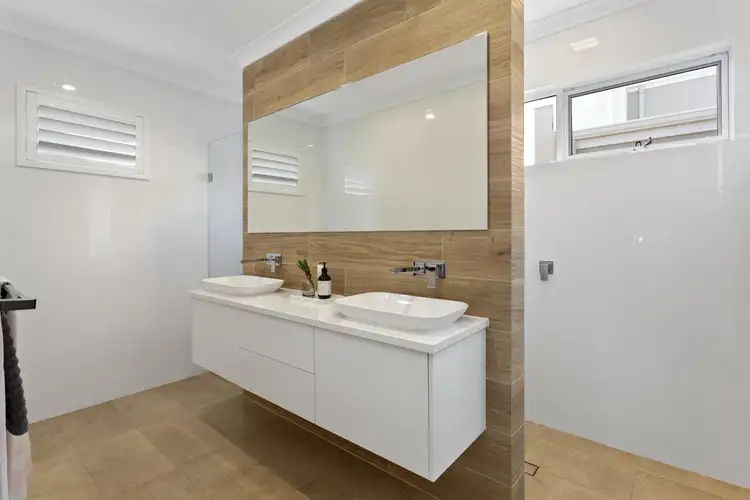 Sixth view of Homely house listing, 20 Fairlead Link, South Guildford WA 6055