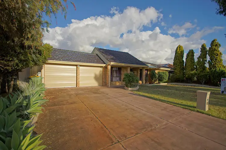 62 Elderfield Road, Waterford WA 6152