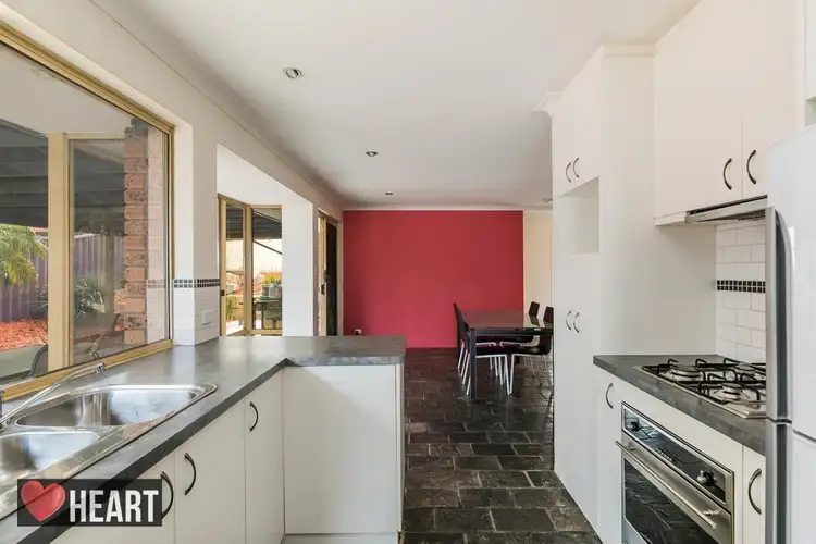 Sixth view of Homely house listing, 2 Simon Court, Bibra Lake WA 6163