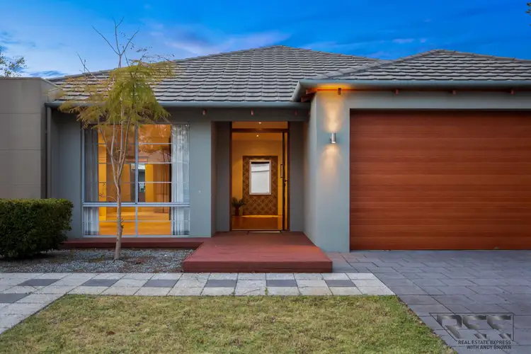 8 Isla Place, Piara Waters WA 6112