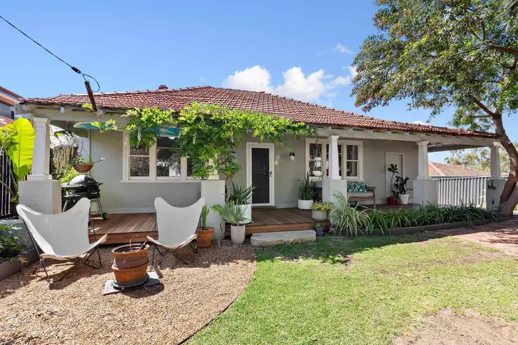 16b Carrington Street, Palmyra WA 6157