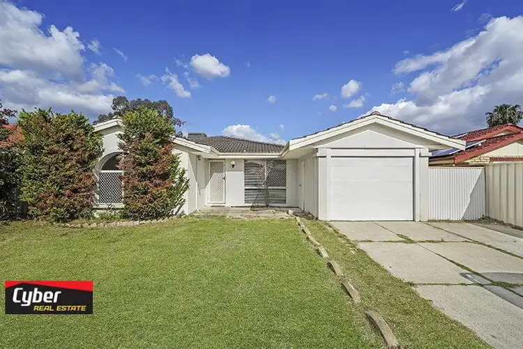 5 Mary Mackillop Glen, Queens Park WA 6107