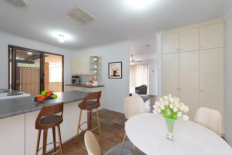 24 Berkshire Drive, Beldon WA 6027