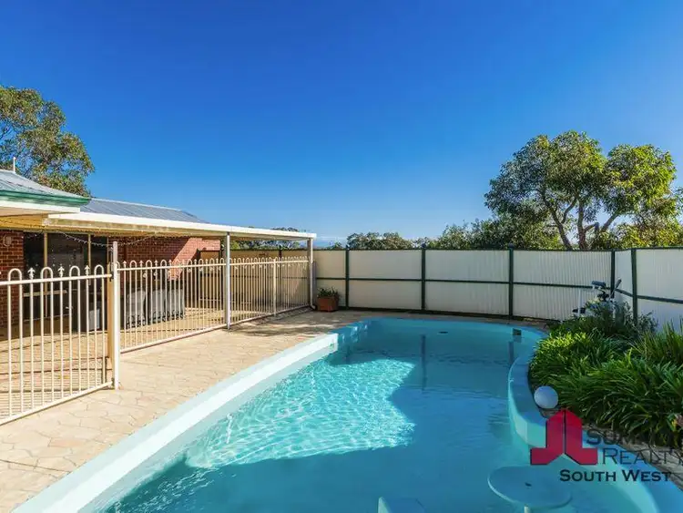 3 Regents Place, College Grove WA 6230