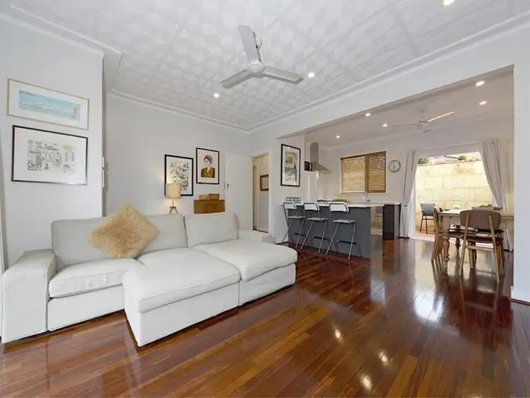 31 Bromley Road, Hilton WA 6163
