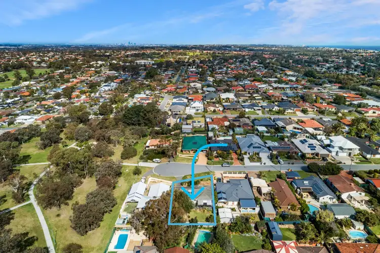19 Hilton Place, Duncraig WA 6023