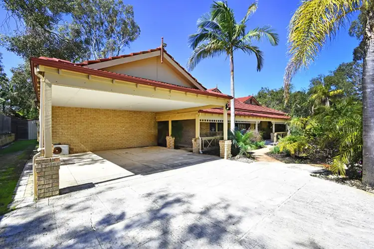 11 Newbury Close, Henley Brook WA 6055