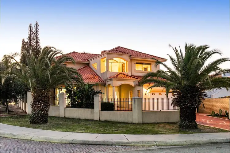 18 MEADOWBROOK BOULEVARD, Dianella WA 6059