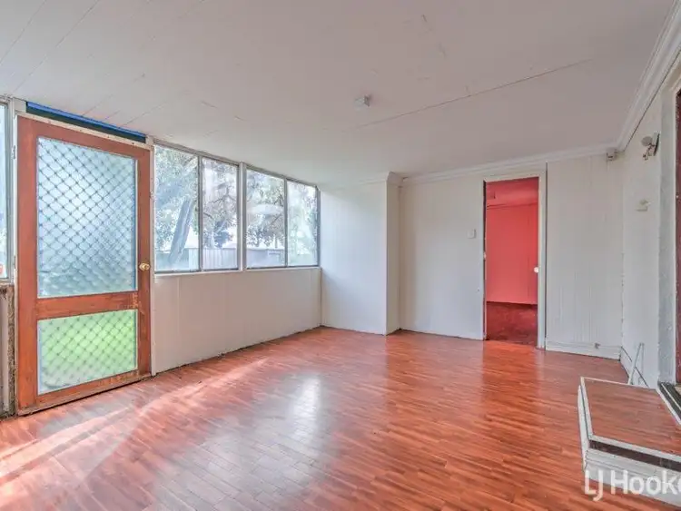 Seventh view of Homely house listing, 2 Delamere Way, Camillo WA 6111