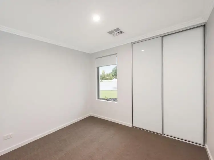 Sixth view of Homely house listing, 2 Delcomyn Place, Craigie WA 6025