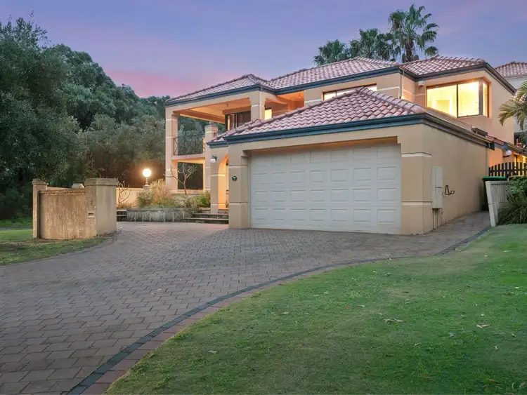 8 Howland Road, Sorrento WA 6020