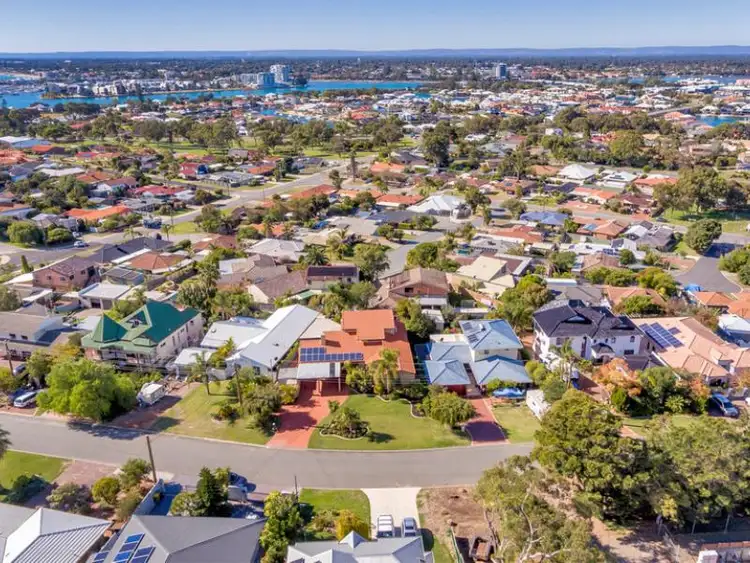 7 Armstrong Street, Halls Head WA 6210