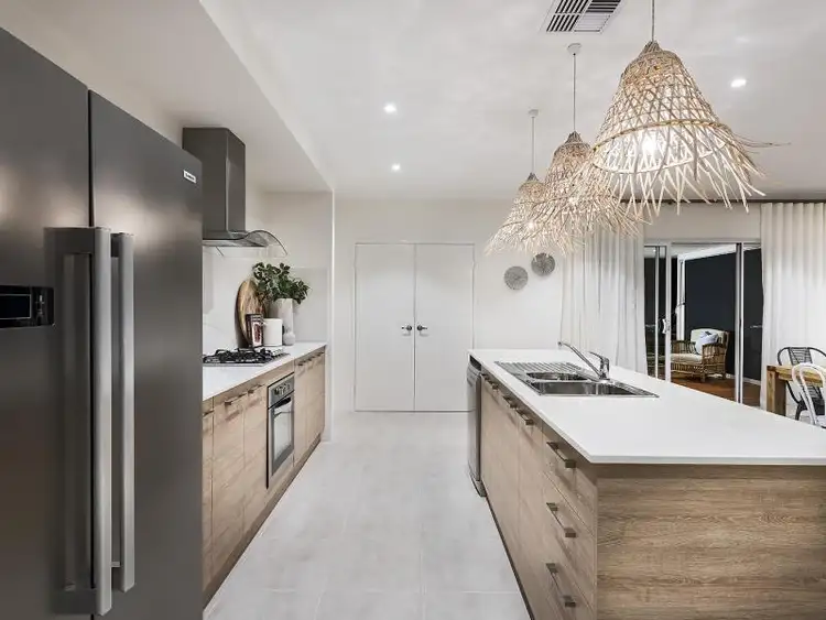 Sixth view of Homely house listing, 2 Sedano Crescent, Wellard WA 6170
