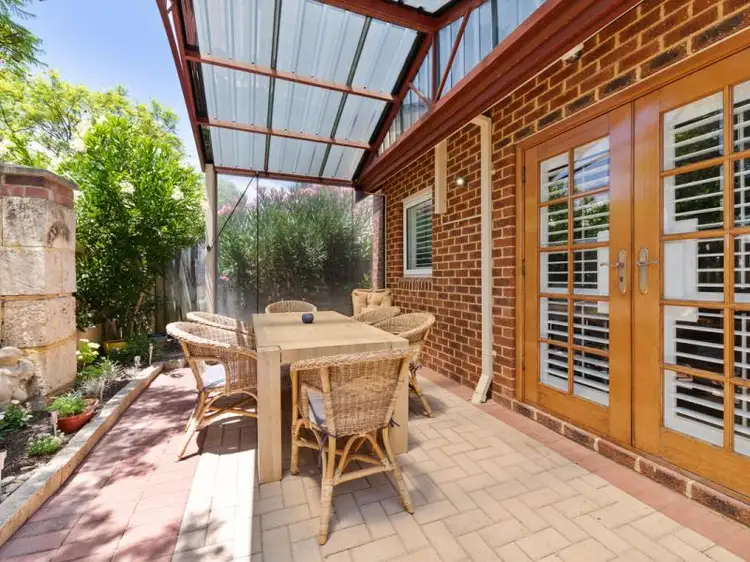 2/11 Waterway Crescent, Ascot WA 6104