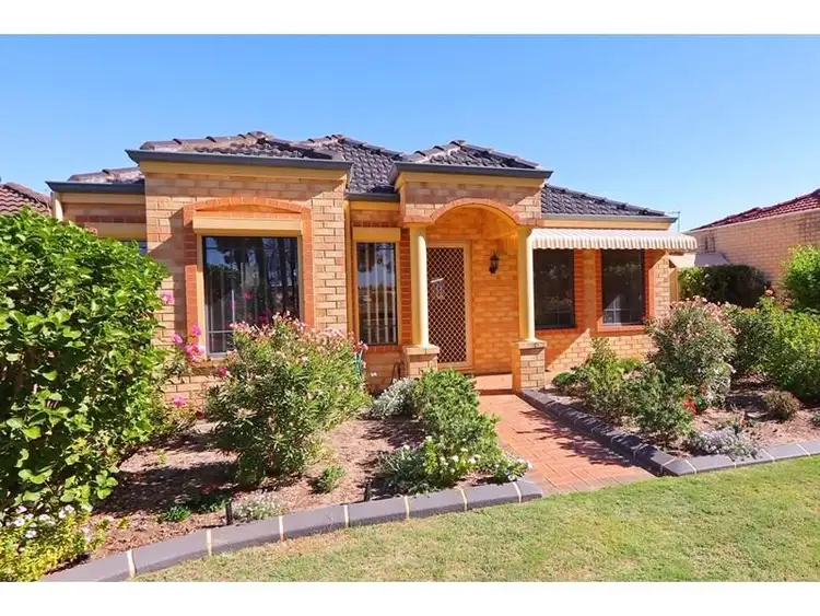 35 VAUCLUSE CRESCENT, Ellenbrook WA 6069