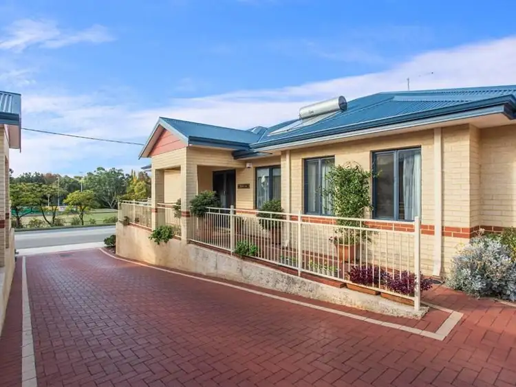1/9 Kalamunda Road, Kalamunda WA 6076