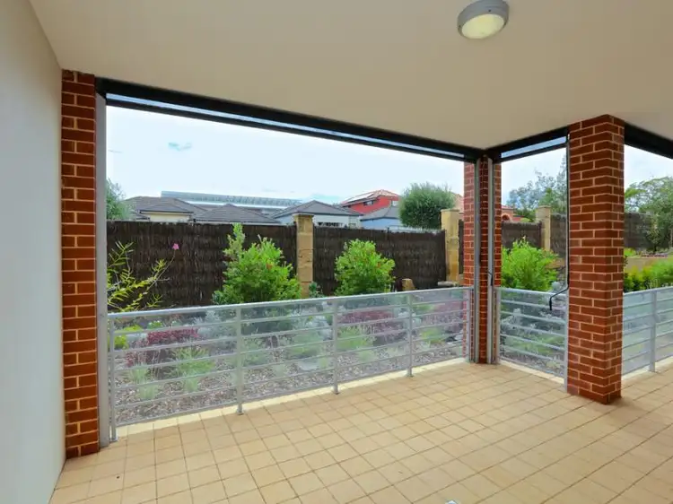 30/10 Roebuck Drive, Salter Point WA 6152