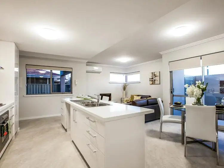 2/122 Rockingham Road, Hamilton Hill WA 6163