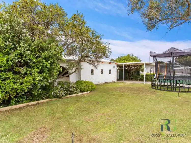8 Isaac Street, Melville WA 6156