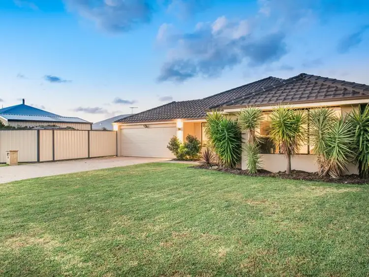 Second view of Homely house listing, 8 Knoxville Way, Success WA 6164