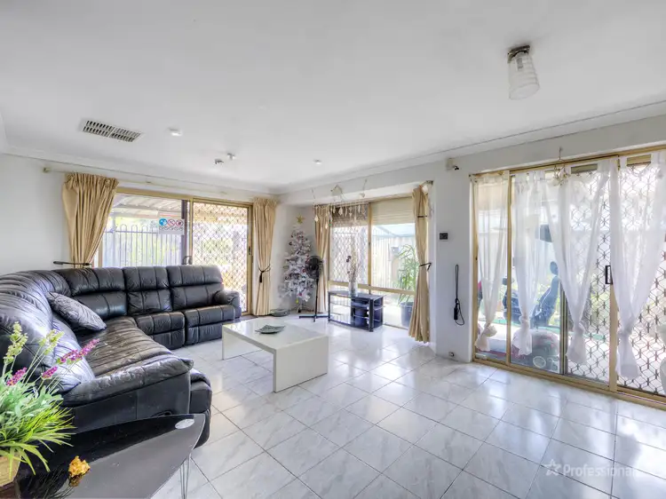 4 Kangaroo Entrance, Stratton WA 6056
