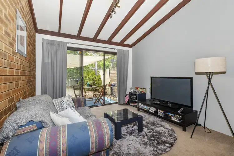 3/8 Roscorla Avenue, Yokine WA 6060