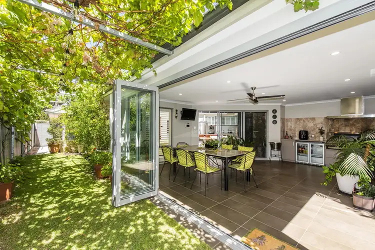 25 Tullawood Drive, Aveley WA 6069