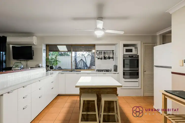 10 Parkway Gardens, Parmelia WA 6167