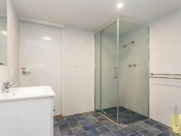 Sixth view of Homely house listing, 6 Kari Court, Camillo WA 6111