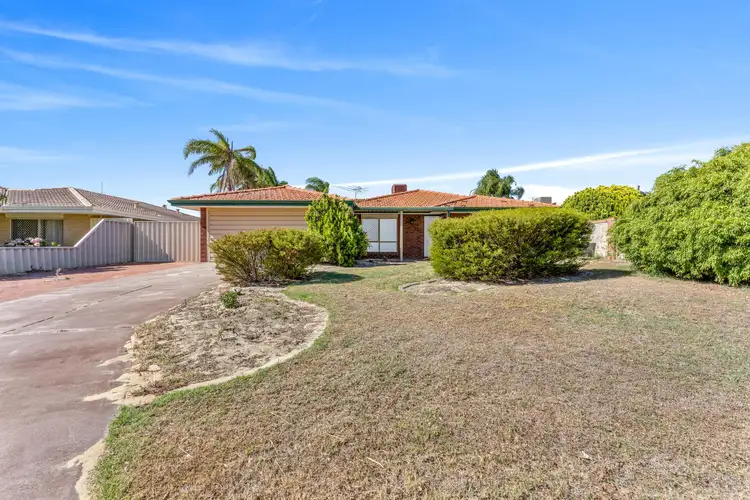 8 Enrick Elbow, Marangaroo WA 6064