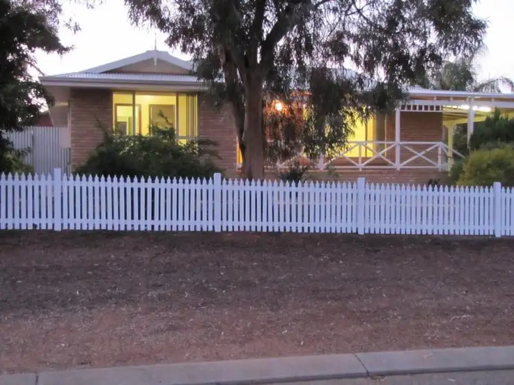 7 Paddington Drive, Hannans WA 6430