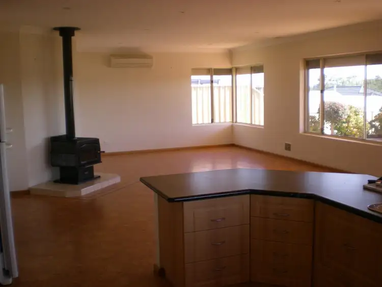 Seventh view of Homely house listing, 8 Amy Cove, Australind WA 6233