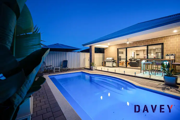 4 Vignerons Loop, Hocking WA 6065