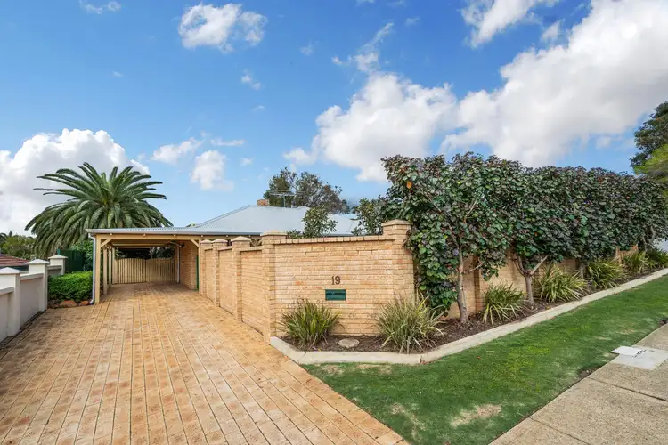 19 Fallbrook Avenue, Woodvale WA 6026