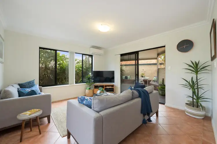 Fifth view of Homely house listing, 2/20 Crocker Way, Innaloo WA 6018