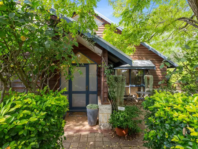 103 Lesmurdie Road, Lesmurdie WA 6076