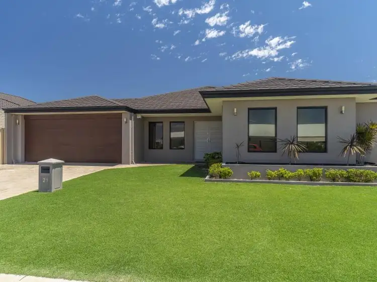 21 Waxflower Bend, Huntingdale WA 6110