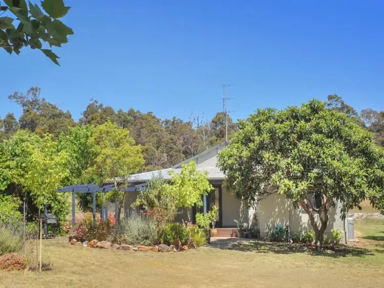 8 Lovejoy Road, Cowaramup WA 6284