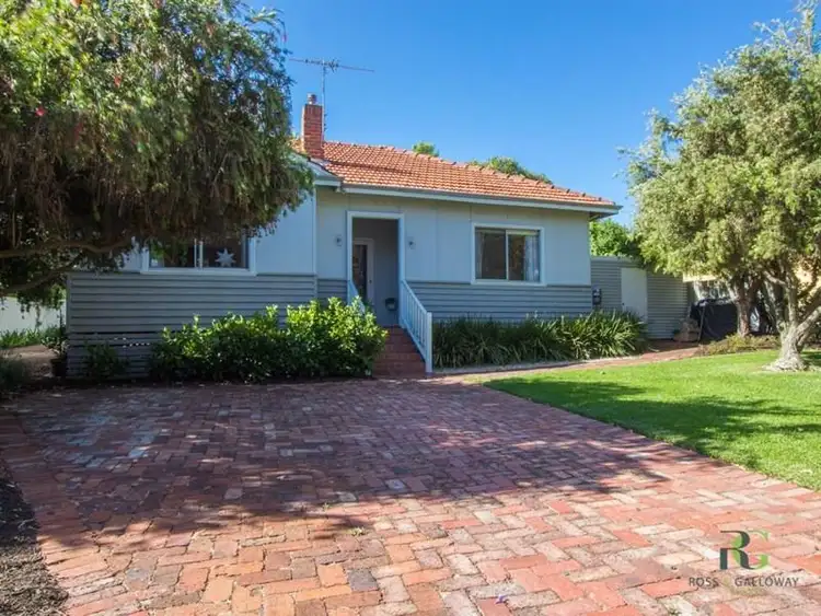 32 Nicholas Crescent, Hilton WA 6163
