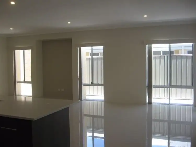 7/118 Thomas Street, Queens Park WA 6107