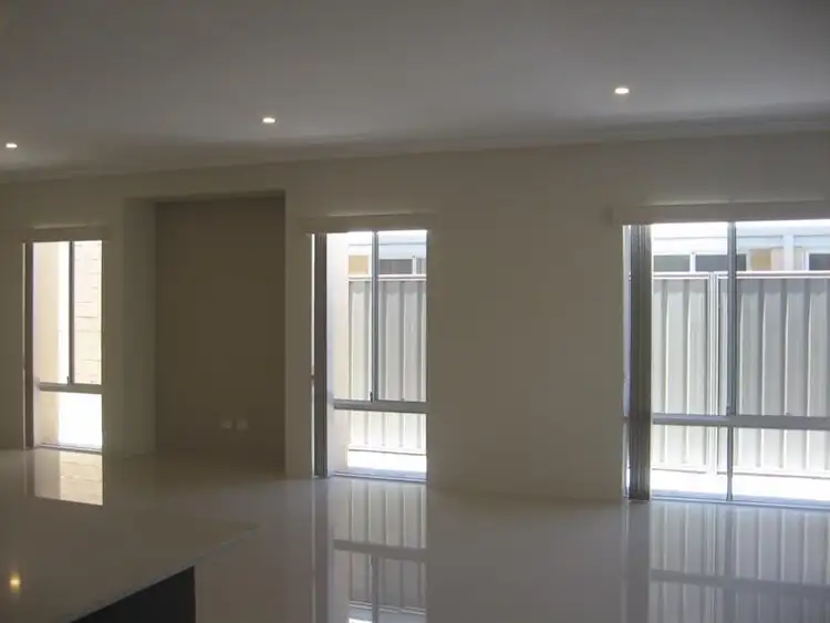 Sixth view of Homely unit listing, 7/118 Thomas Street, Queens Park WA 6107